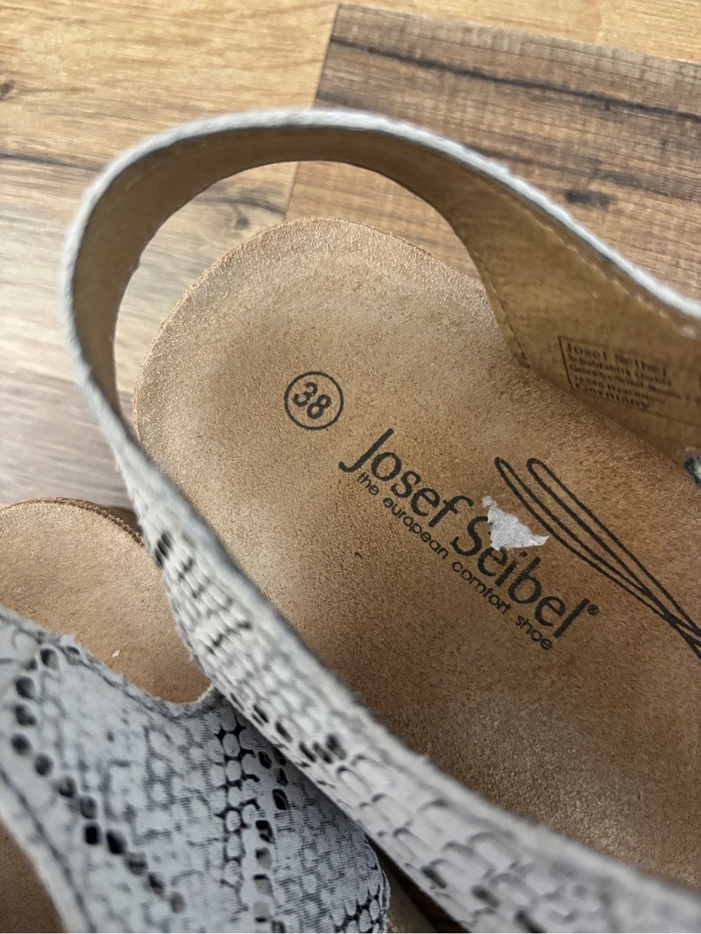 Josef Seibel Tonga 25 Ankle Strap Snakeskin Print Sandals - Picture 2 of 7